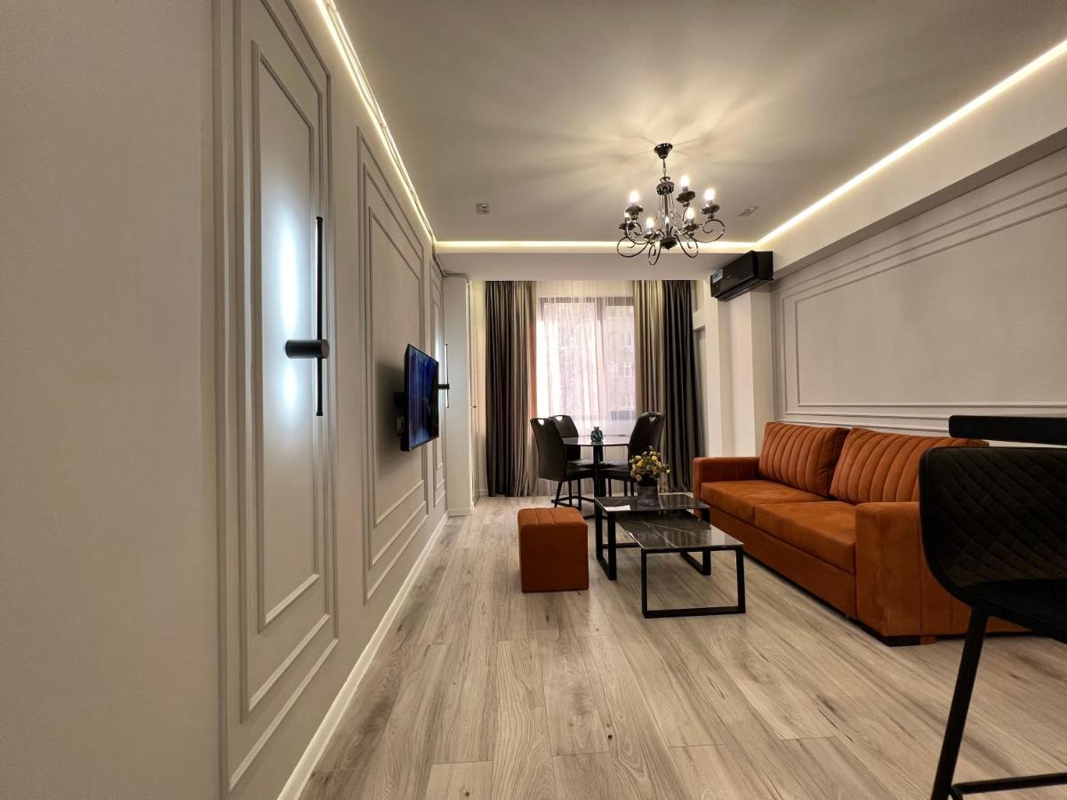 Cozy Apt 3 City Center Jerevan Exteriör bild