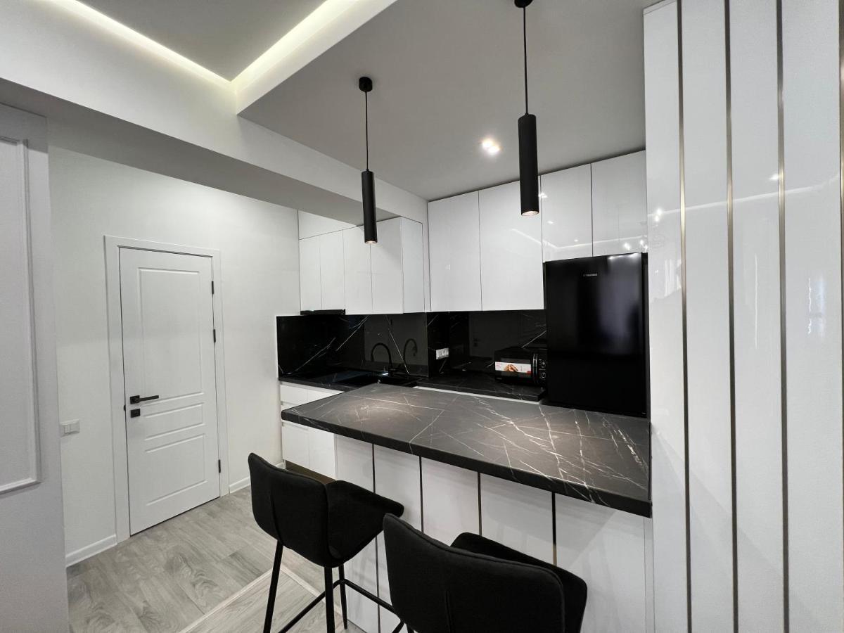 Cozy Apt 3 City Center Jerevan Exteriör bild