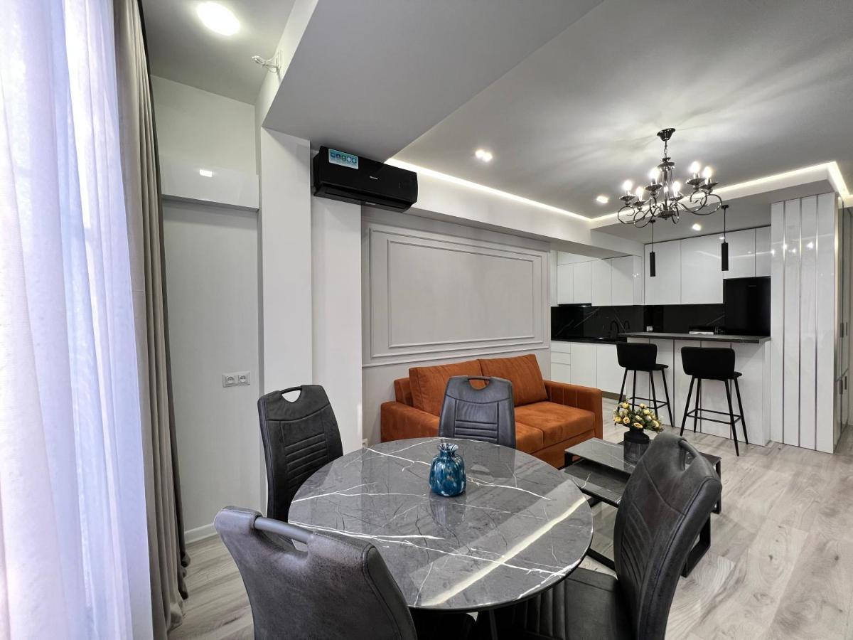 Cozy Apt 3 City Center Jerevan Exteriör bild